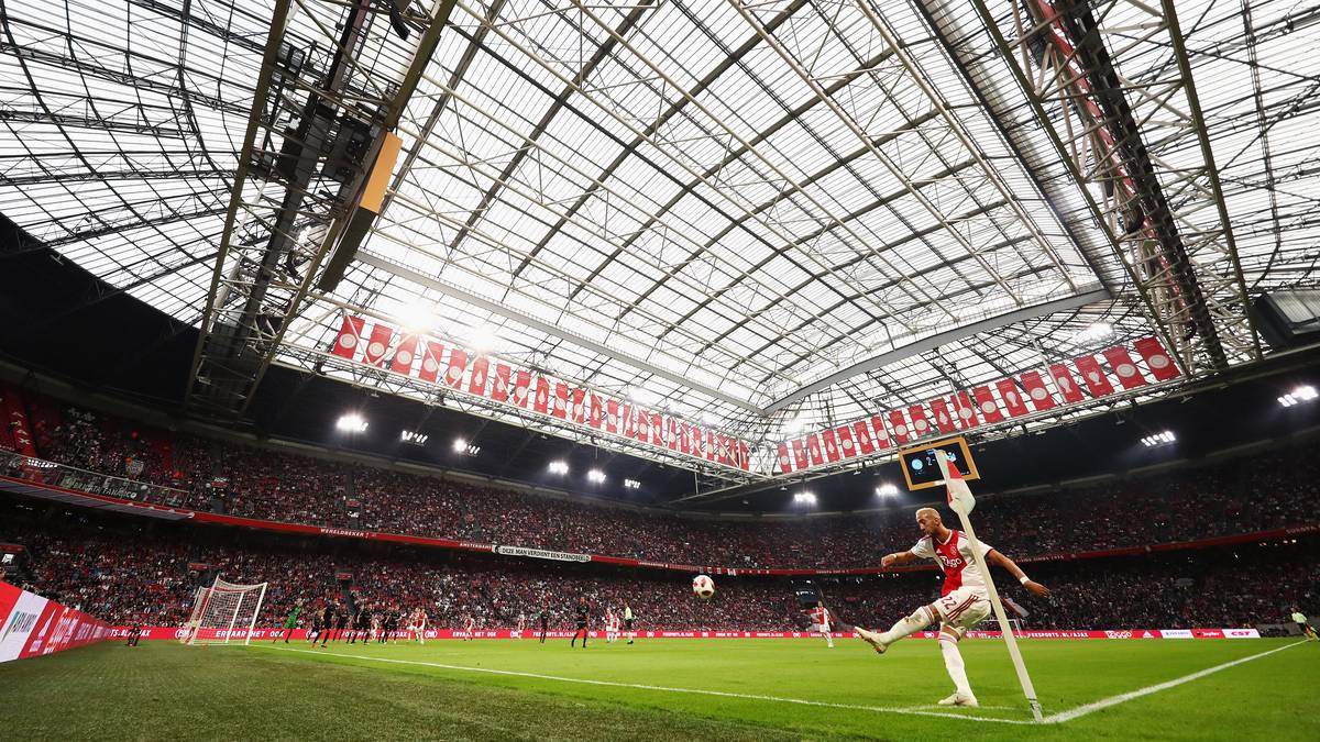 Während der Saison ist Ajax Amsterdam in dem Stadion, das über ein verschließbares Dach verfügt, zu Hause. Distanz nach Deutschland: 405 Kilometer