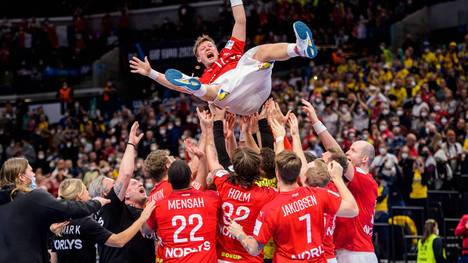 Das kommt Freude auf: Dänemark um Rasmus Lauge Schmidt gewann bei der Handball-EM Bronze nach einem Krimi gegen Frankreich