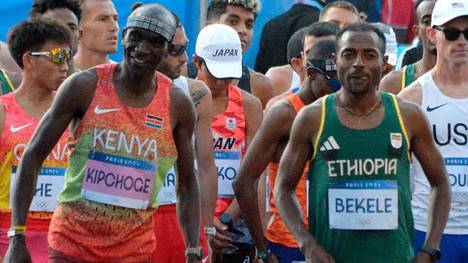 Eliud Kipchoge (l.) musste den Olympia-Marathon vorzeitig abbrechen