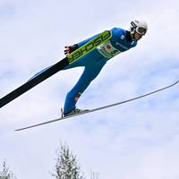Erfolgreicher Wettkampf für Jonas Schuster. Der Österreicher holt bei der Junioren-WM der Skispringer im kanadischen Whistler Silber.