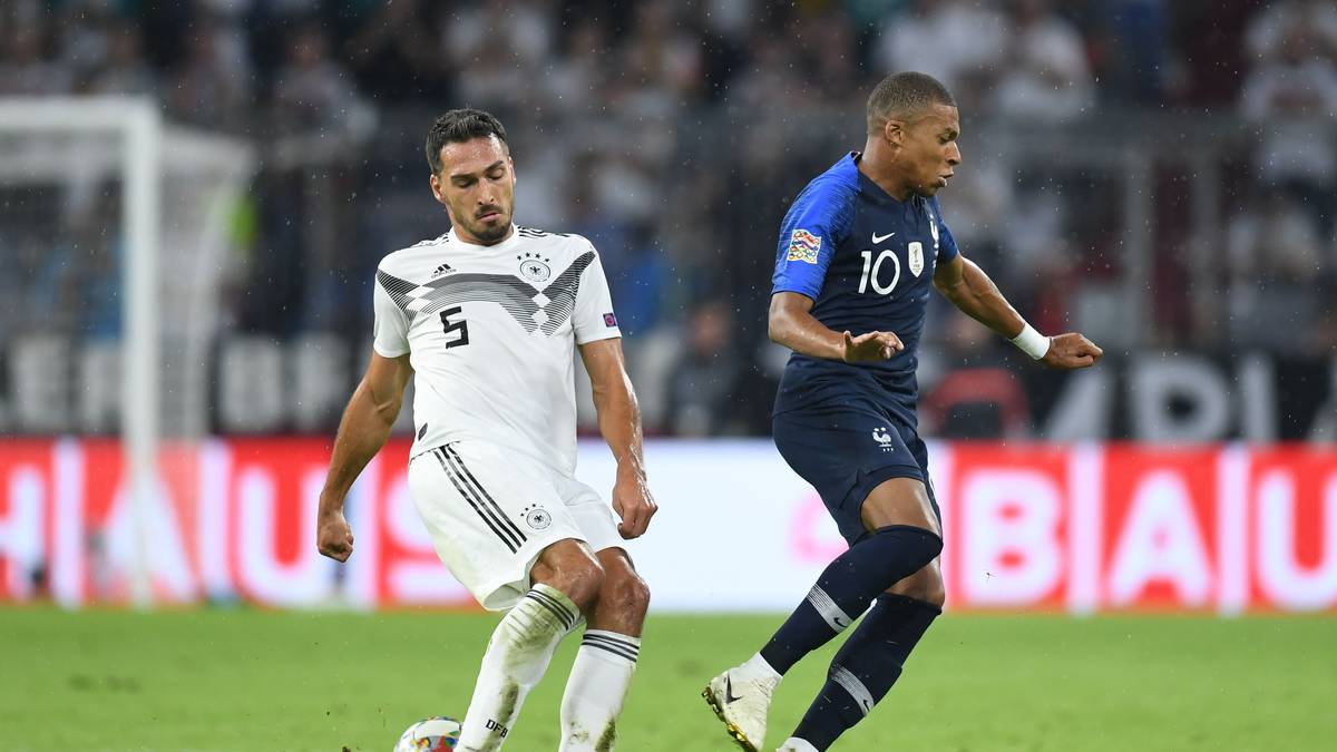 MATS HUMMELS: Wie bei den Bayern startet der Routinier in der Innenverteidigung neben Boateng und macht einen sicheren Eindruck. Wichtiger Ballgewinn gegen Griezmann (45.) und hellwach auch bei einer halbhohen Matuidi-Flanke (50.). Findet, anders als in den Vorwochen, das richtige Timing beim Zweikampf. Starke Flanke auf Müller, sein eigener Nachschuss wird stark pariert (71.). Bester Deutscher Spieler. SPORT1-Note: 1,5