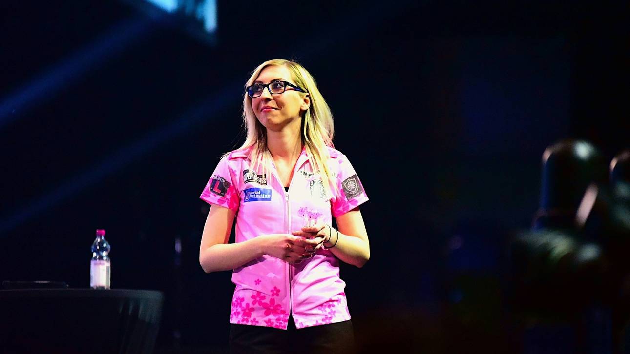 Darts-Queen mit Orden ausgezeichnet