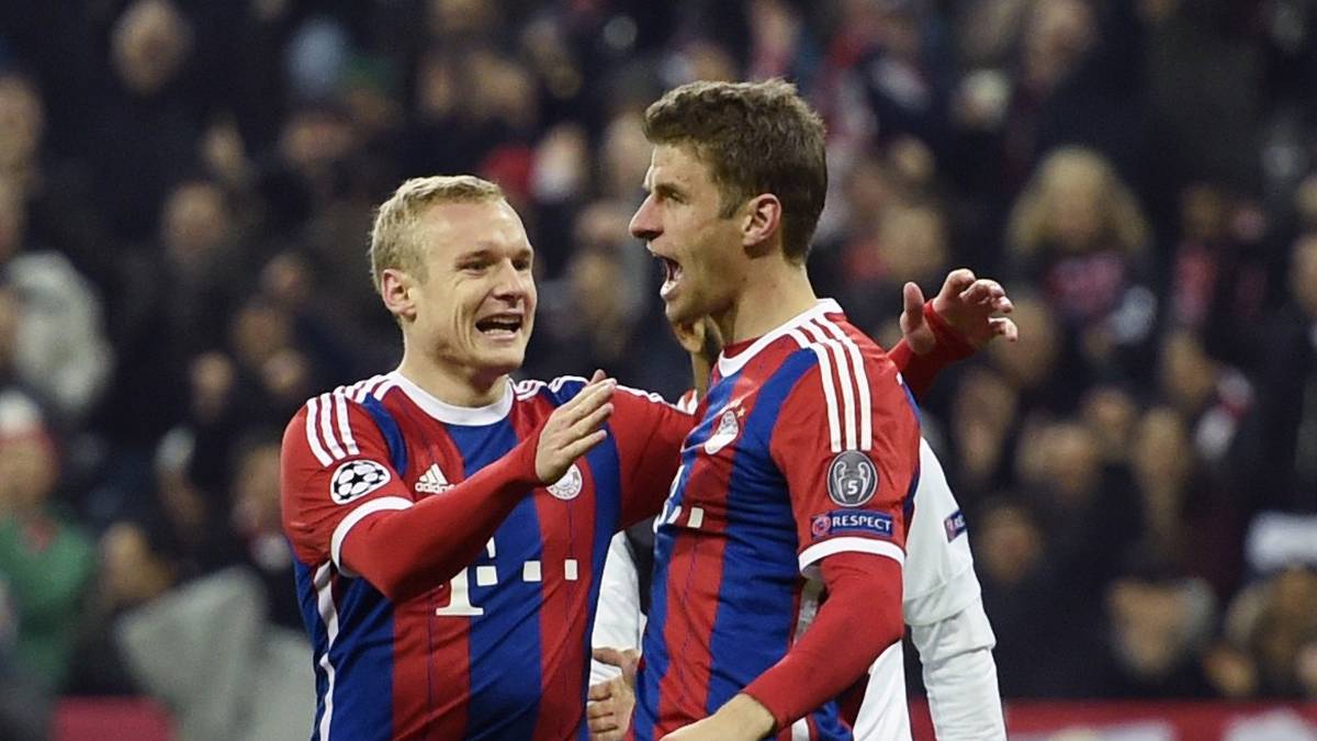 THOMAS MÜLLER: Beim Kantersieg holt sich der Mittelfeldspieler noch einen persönlichen Rekord. Müller schießt seine Champions-League-Tore 25 und 26 - kein Profi aus Deutschland hat mehr auf dem Konto. Vom Elfmeterpunkt ist er souverän wie eh und je. Sein Schlenzer aus Minute 36 hätte einen weiteren Treffer verdient gehabt. SPORT1-Note: 1,5 