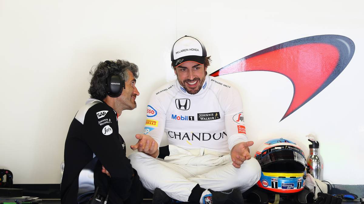 McLaren-Pilot Fernando Alonso meditiert offenbar noch kurz vor dem Start des Qualifyings