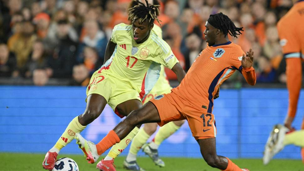 Nico Williams und Jeremie Frimpong im Duell