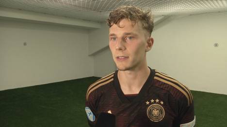 Deutschlands U-21-Nationalmannschaft muss sich nach dem frühen EM-Aus einiges an Kritik gefallen lassen. Kilian Fischer und Yannik Keiten bedauern das blamable Ende der Europameisterschaft zutiefst.