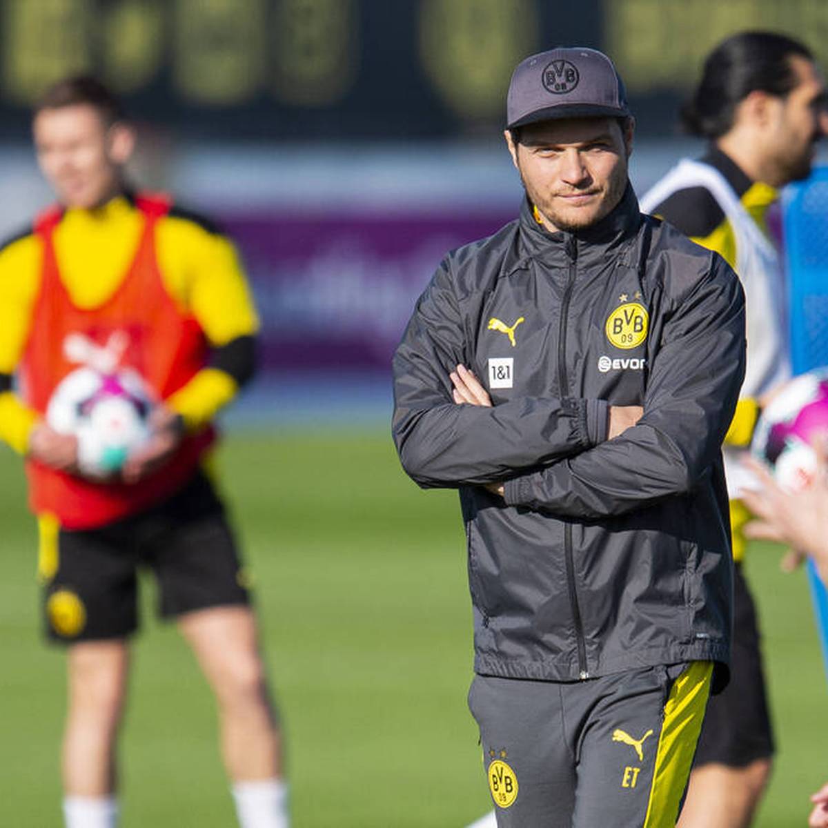 Dortmunds neuer Cheftrainer Edin Terzic läutet die Saison 2022/23 ein und bittet seine Spieler zur Leistungsdiagnostik. Für den BVB soll es ein Start in bessere Zeiten werden, einige Stars fehlen aber noch.