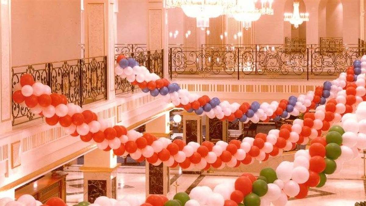 Ob die Dekoration auch zum Empfang der deutschen Mannschaft noch da ist?