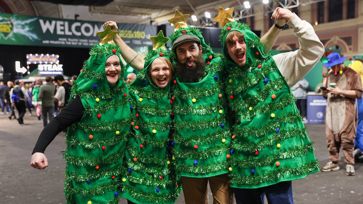 Weihnachtsbäume mischten sich unter das Publikum