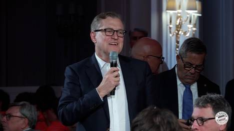 Nach dem Sieg des FC Bayern München gegen Paris Saint-Germain in der UEFA Champions League spricht Jan-Christian Dreesen über den Tag in Paris.