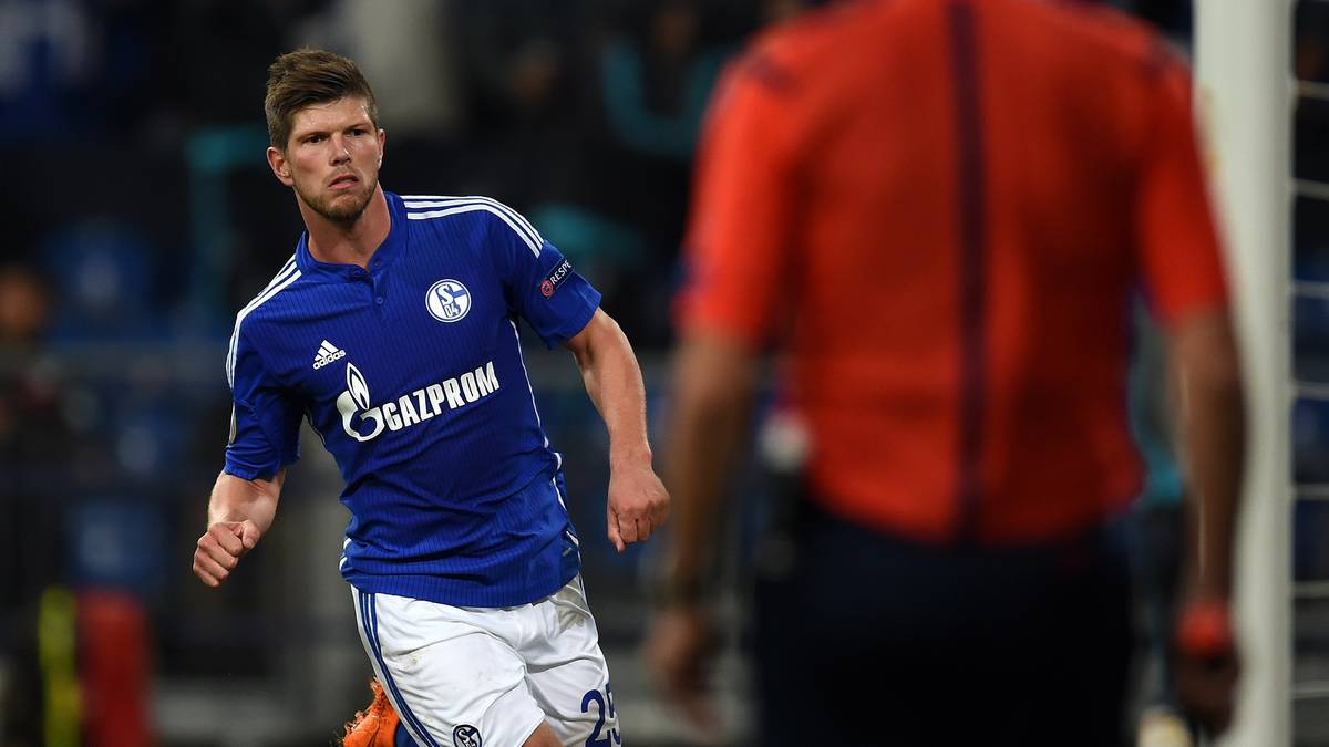 Nach der Pause lassen es die Knappen ruhiger angehen. Huntelaar darf auch noch jubeln. Kurz vor Spielende stellt er auf 4:0
