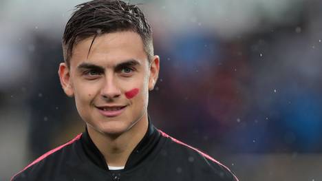 BERGAMO, ITALY - NOVEMBER 23:  Paulo Dybala of Juventus looks on during the Serie A match between Atalanta BC and Juventus at Gewiss Stadium on November 23, 2019 in Bergamo, Italy.  (Photo by Emilio Andreoli/Getty Images)