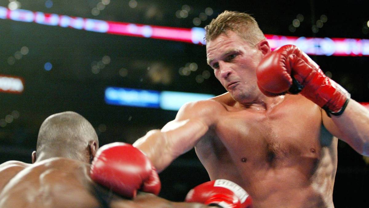 1999: BERT SCHENK (WBO-Mittelgewicht) - Kurz vor der Jahrtausenwende gewinnt Schenk den vakanten WBO-Titel. Nach lediglich einer Titelverteidigung erleidet er einen Achillessehnenriss. Weil er ihn nicht mehr verteidigen kann, wir ihm der Titel aberkannt