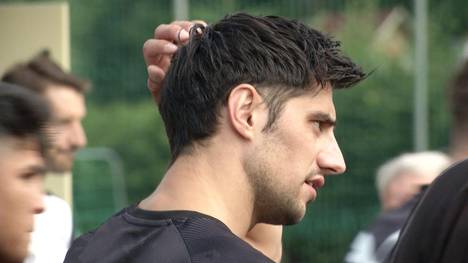 Gladbach-Kapitän Lars Stindl hofft trotz der Verlegung der Sommerspiele in das Jahr 2021 auf eine Teilnahme am olympischen Fußballturnier.