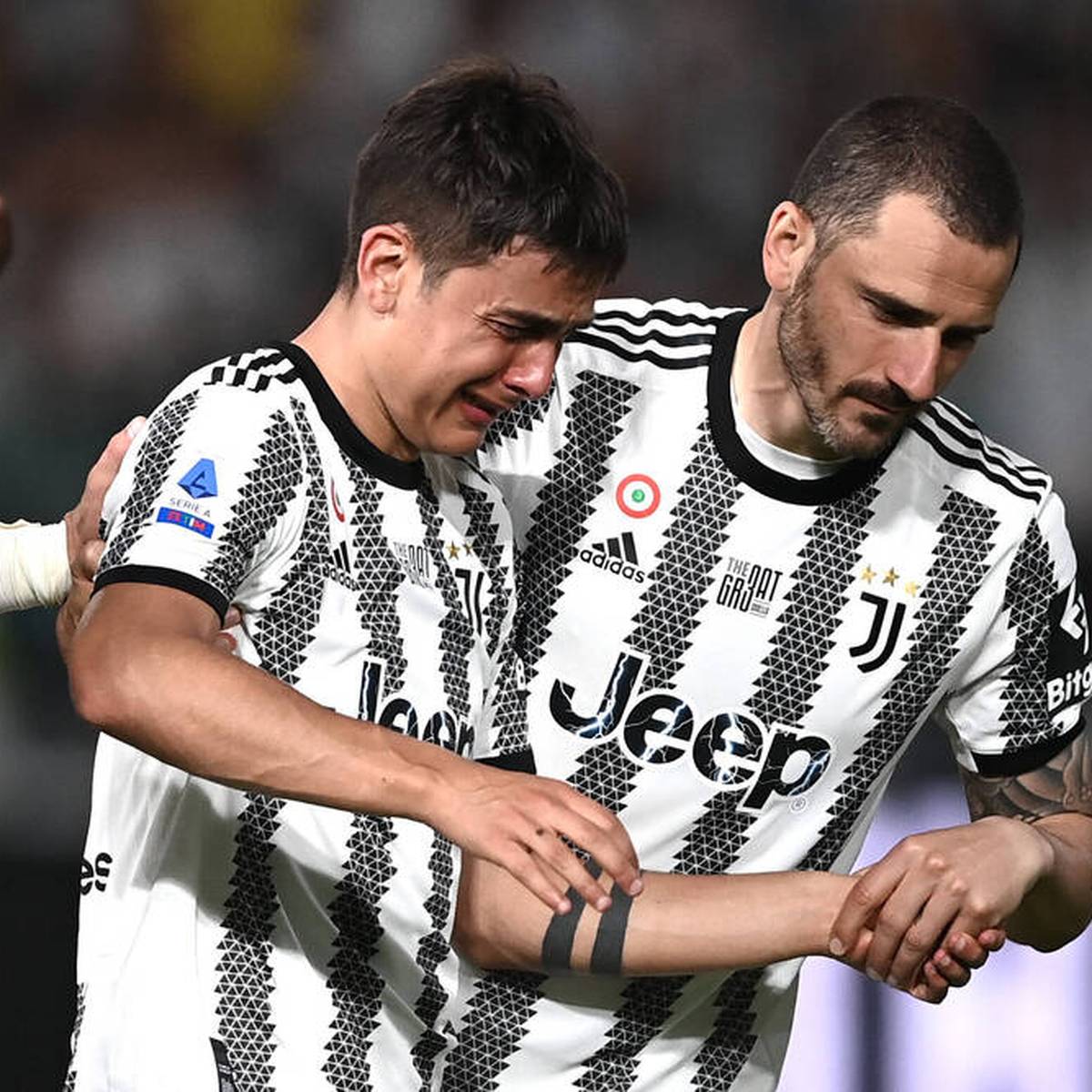 Juventus Turin ehrt seinen langjährigen Leistungsträger Giorgio Chiellini beim Heimspiel gegen Lazio Rom. Paulo Dybala vergießt bei einem Weinkrampf bittere Tränen. 