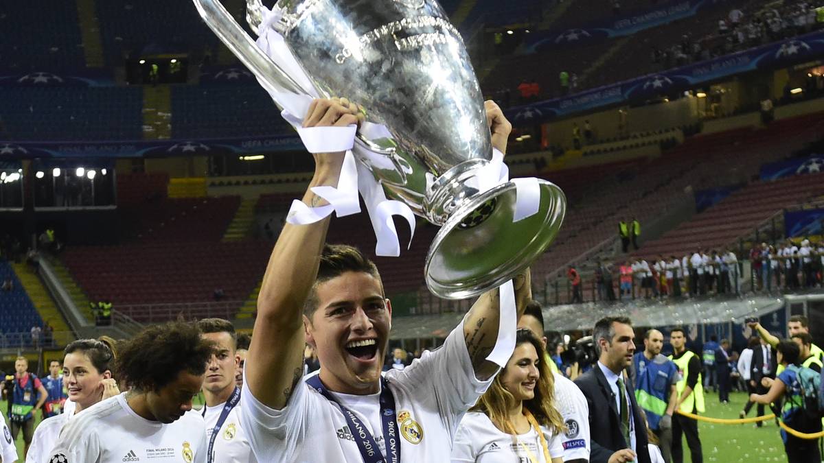So auch der Triumph in der Champions League im Jahr 2016. Obwohl der 25-Jährige nicht auf dem Platz steht, ist es für ihn der bisherige Karriere-Höhepunkt. In der Folge-Saison kann Real Madrid als erstes Team überhaupt den Henkelpott verteidigen - allerdings steht der Offensivmann in Cardiff nicht einmal im Kader der Königlichen