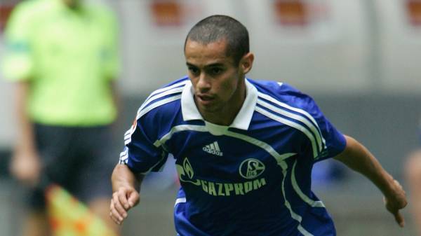 Premiere Liga Cup - FC Schalke 04 v Karlsruher SC