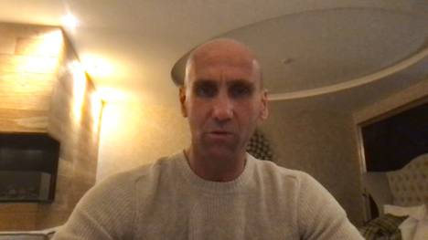 André Schuber in der Schalte im Maschinensucher Doppelpass 2. Bundesliga spricht über die derzeitige Impf-Debatte Rund um Kimmich. 