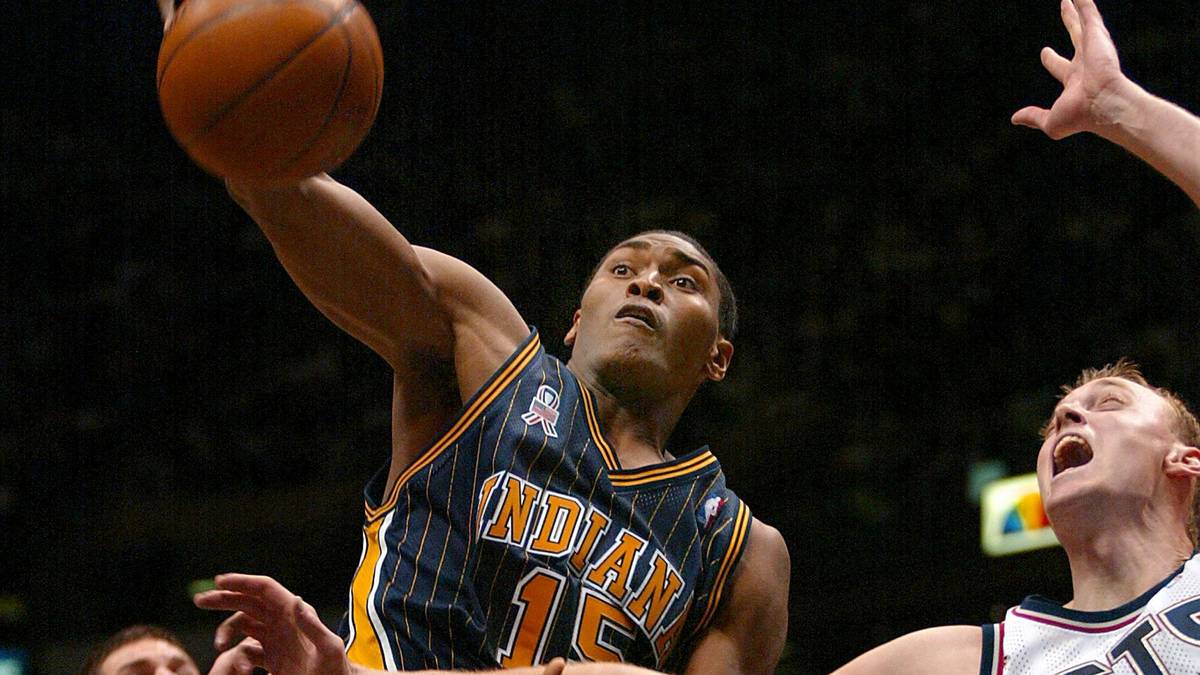 Nur wenig später unternahm er eine ähnliche Aktion und trat auch die Nummer 23 ab. Die darauffolgende Rückennummer 91 galt als Hommage an Bad Boy Dennis Rodman 