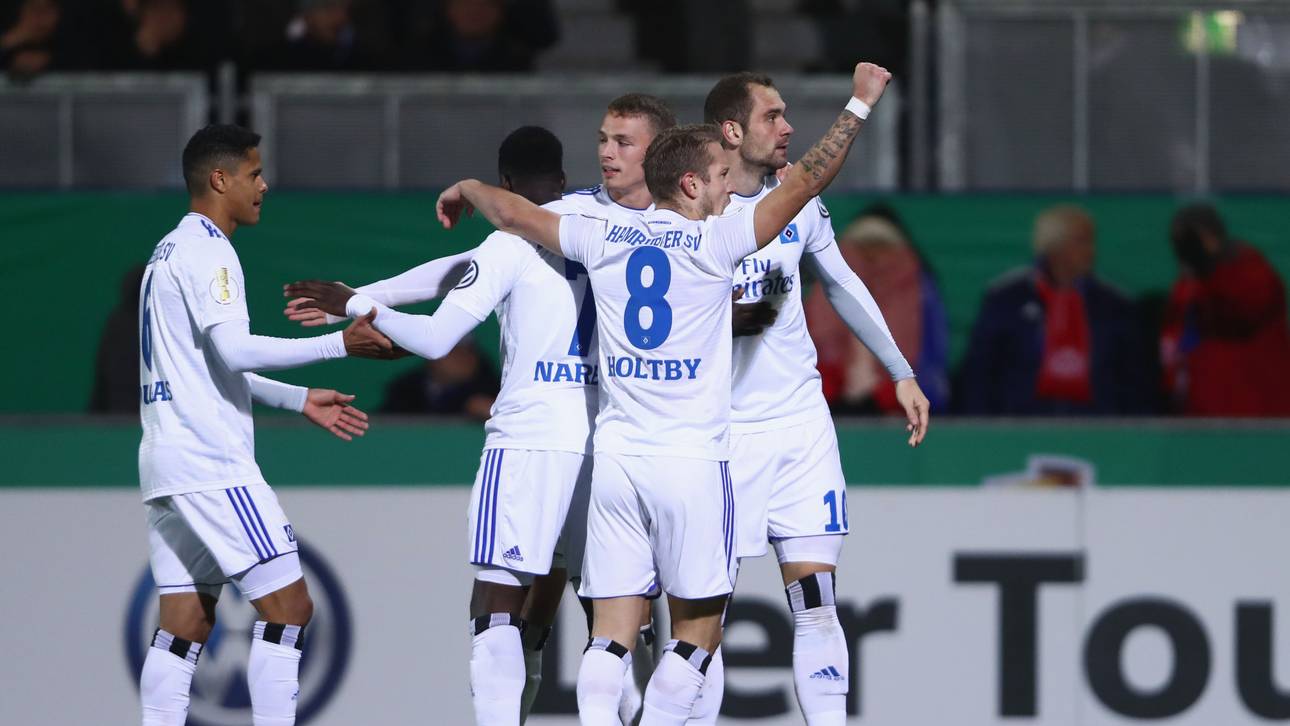 Pokal: HSV feiert Lasogga, FCA-Krimi