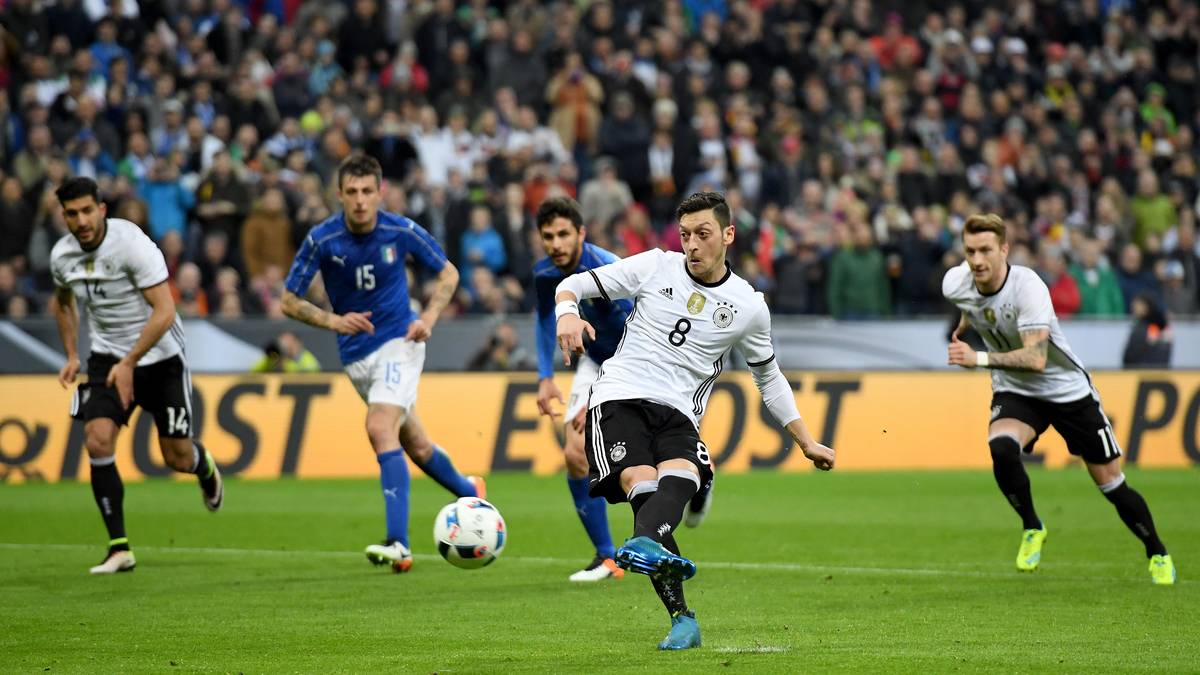 Nach Jonas Hectors 3:0 (59.) schlägt dann noch Mesut Özil vom Elfmeterpunkt zu