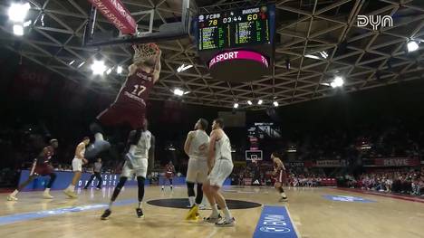 Die BBL-Highlights der Partie FC Bayern München - Basketball Löwen Braunschweig im Video.