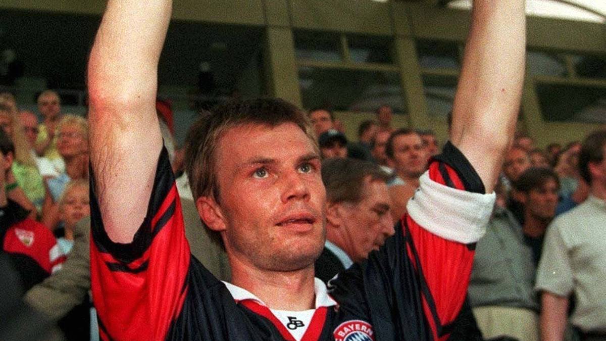 FUSSBALL: LIGA POKAL FINALE 1998 Leverkusen, 08.08.98 In seinen letzten beiden Jahren in München führte er das Team als Kapitän aufs Feld und nahm die Trophäen als Erster in Empfang