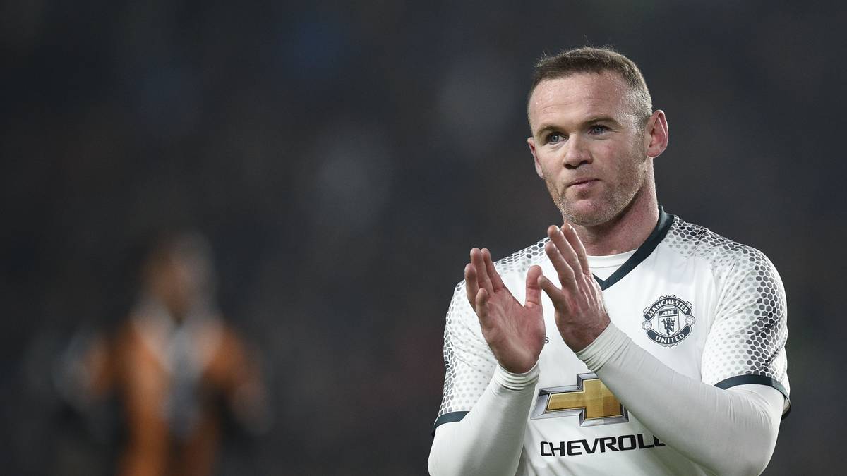 WAYNE ROONEY: Vor allem zu Beginn seiner Karriere galt der Engländer als Skandal-Profi, weshalb er immer wieder in den Boulevardmedien auftauchte. Da kam es auch schon vor, dass er sich am nächsten Tag mit Zigarette in der Zeitung wiederfand