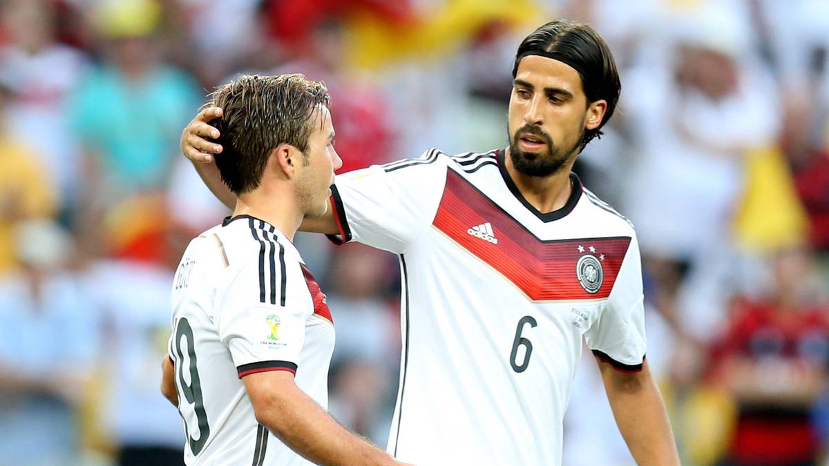 Allerdings: Götze schlug die Option Juventus im Sommer aus, dem Vernehmen nach wäre es ihm ein zu deutliches Eingeständnis gewesen, mit seinen großen Plänen bei Bayern gescheitert zu sein. Um dieses Eingeständnis wird er in diesem Sommer kaum noch herumkommen, trotzdem könnte ihm die Serie A noch immer eine Nummer zu klein sein