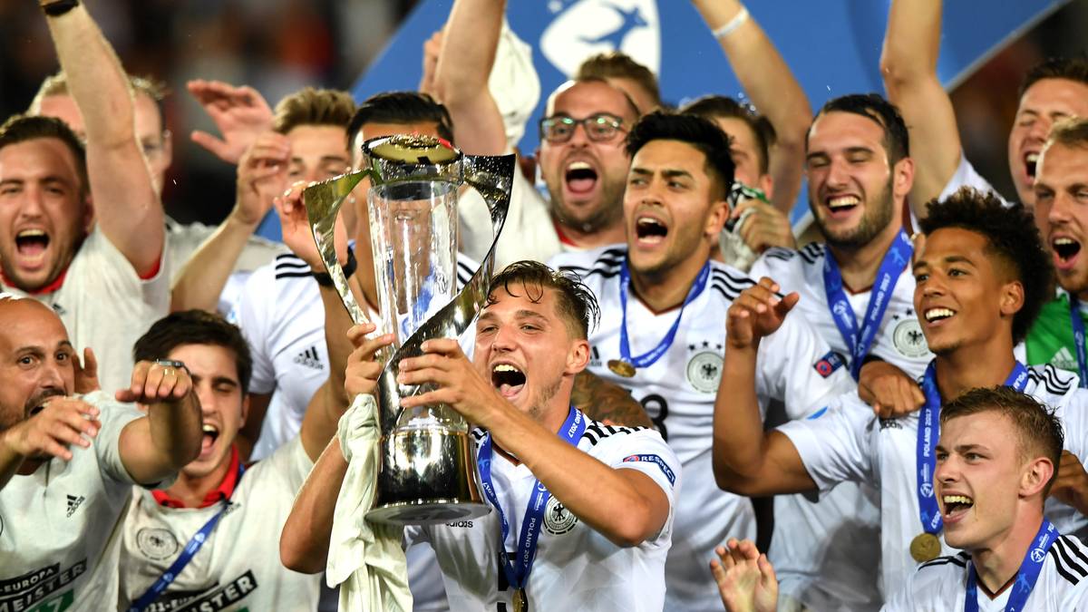 Vor zwei Jahren holte Deutschland bei der U21 EM den Titel, nun wollen es Stefan Kuntz' Schützlinge noch einmal machen. An diesem Sonntag beginnt das Turnier 2019 in San Marino und Italien (LIVE im TV auf SPORT1), das DFB-Team ist wieder Mitfavorit. Welche anderen Teams können Deutschland den Titel streitig machen? Der Favoritencheck