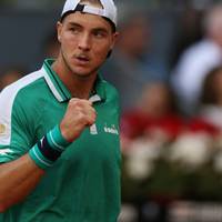 Jan-Lennard Struff steht beim Rasenturnier in Stuttgart im Halbfinale. Der Warsteiner stoppt einen Routinier.