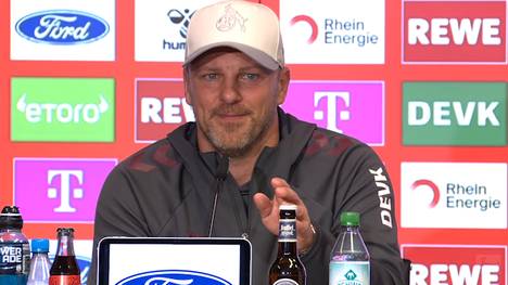 Lukas Kwasniok siegt mit dem 1. FC Köln gegen Mainz 05 - und rettet damit auch seine eigene Position auf der Trainerbank. Auf der Pressekonferenz ist er danach schon wieder zu Scherzen mit Journalisten aufgelegt. 