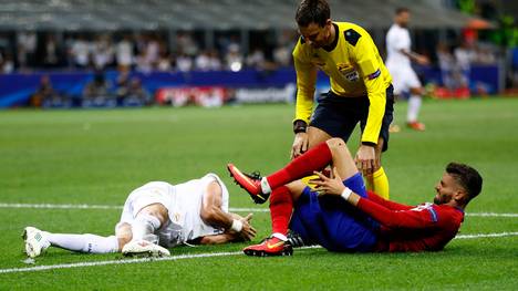 Pepe ging nach einem Zweikampf mit Yannick Carrasco theatralisch zu Boden