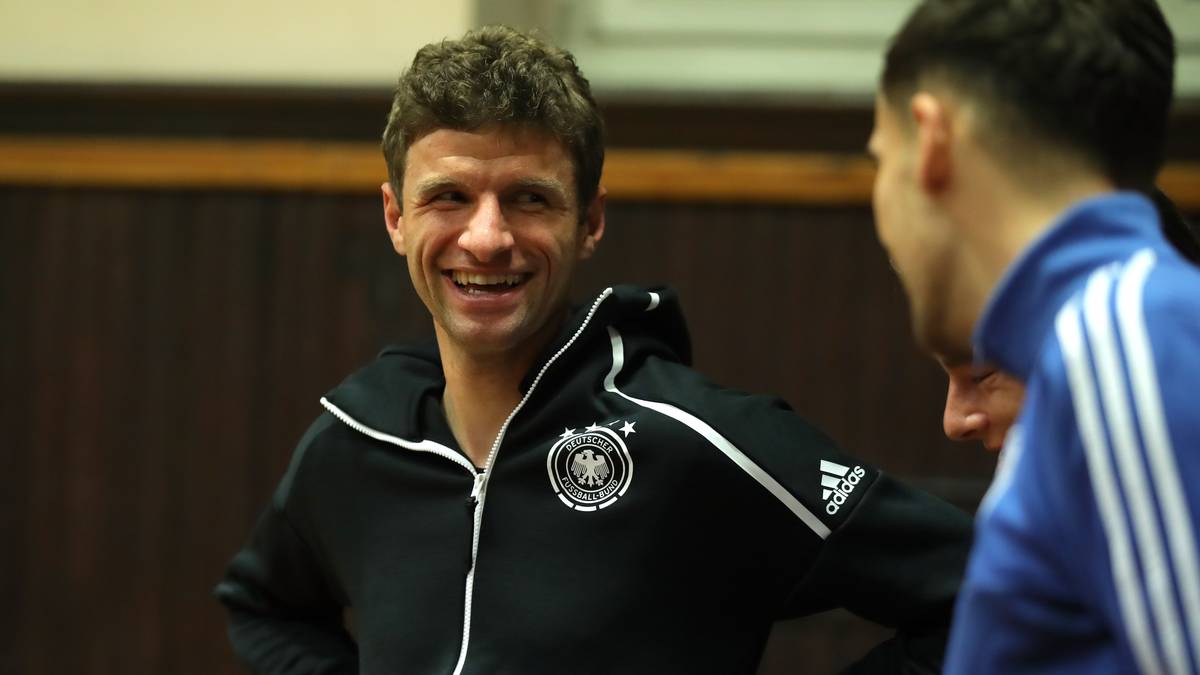THOMAS MÜLLER: Eines der Gesichter der Bayern-Krise. Nach seinen beiden Treffern zum Saisonbeginn ereilte ihn die Torflaute. Sitzt jetzt auch mal aus Leistungsgründen auf der Ersatzbank, was früher höchstens rotationsbedingt der Fall war