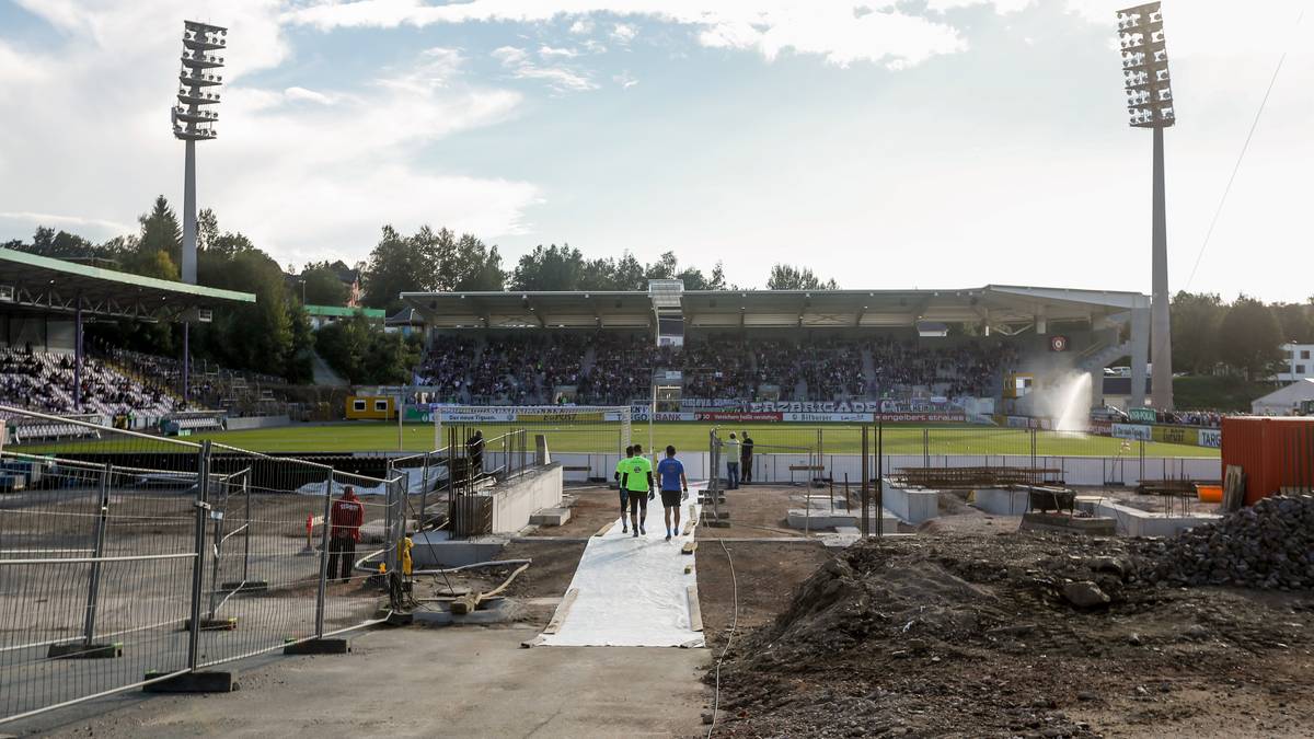 Wilkommen auf der Baustelle, heißt es in Aue: Der Zweitliga-Aufsteiger empfängt auf seiner Stadionbaustelle den FC Ingolstadt