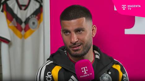 Deniz Undav spricht im Interview mit Magenta über seine Eindrücke von den NBA-Finals, seine lautstarke Rolle innerhalb der Nationalmannschaft im Vergleich zu Thomas Müller, sowie über einen privaten Style-Tipp bezüglich dessen Bartwuchses und eine für ihn speziell angefertigte Soße.