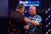 Ryan Joyce sorgt im Viertelfinale des Darts World Grand Prix für eine Sensation. Jocye schlägt Ex-Weltmeister Rob Cross und steht im Halbfinale Titelträger und Weltmeister Luke Humphries gegenüber.