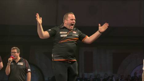 Highfinish-Jubel, Dartboard-Küsschen und ein Krimi bis ins letzte Leg: Diese Highlights des Matchs zwischen Dirk van Duijvenbode und Ross Smith darf kein Darts-Fan verpassen.