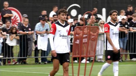 Can Uzun ist bisher der Königstransfer von Eintracht Frankfurt für die neue Saison. Der 18-Jährige steht für die neue, offensivere Ausrichtung der SGE - und den Neuanfang unter dem alten Trainer.