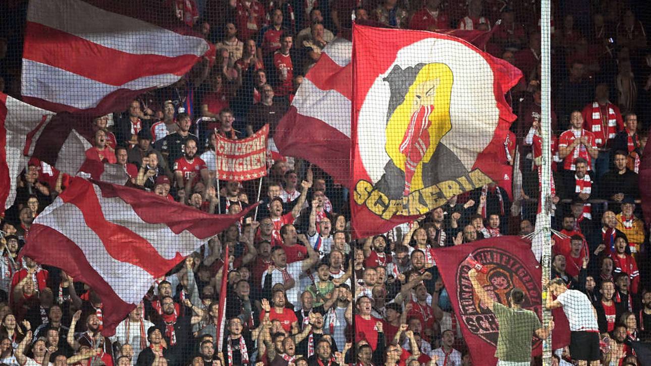 Zahlreiche Fans des FC Bayern wurden im Rahmen des Spiels gegen Schalke von der Polizei lange festgehalten