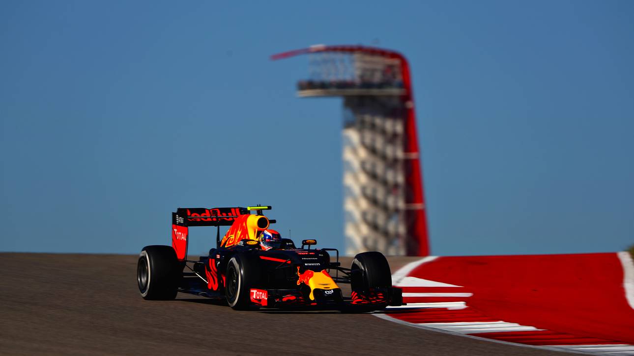 Red Bull glänzt, Hamilton schimpft