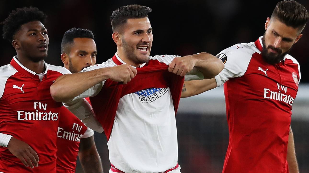 Kolasinac jubelt mit Schalke-Shirt