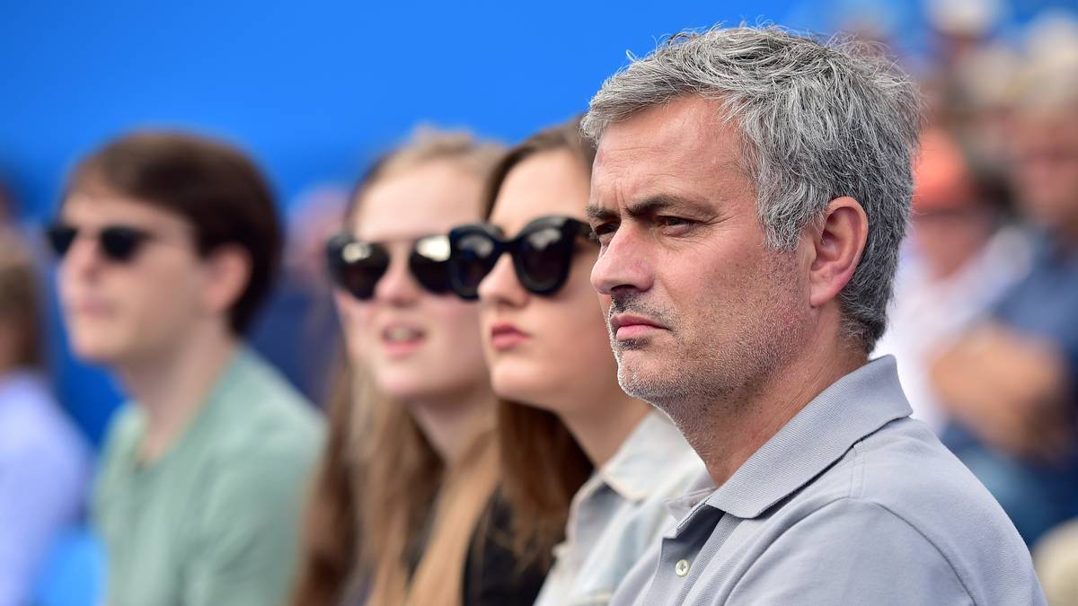 Mourinho ist auf der ATP-Tour kein unbekannter Gast. Immer wenn der Tenniszirkus in England Halt macht, schaut der Startrainer gerne vorbei - wie hier beim Traditionsturnier in Queens