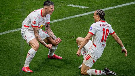 Die Tage von Benjamin Sesko bei RB Leipzig könnten gezählt sein. Nach übereinstimmenden Medienberichten, steht der Stürmer kurz vor einem Wechsel zu Manchester United in die Premier League.