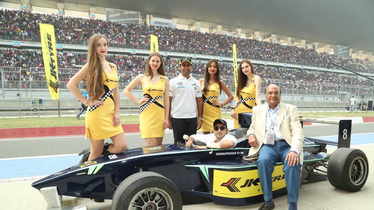 Das erste Rennen schlug mit 95.000 Besuchern sogar recht gut ein - jedoch ließ sich die Motorsport-Begeisterung der Inder nicht dauerhaft entfachen. Ab 2014 war der Große Preis von Indien Geschichte. Die Formel 1 ließ das Millionengrab verwaist zurück. Bis heute finden dort keine Rennen mehr statt 