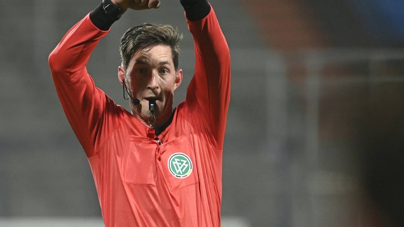 Jöllenbeck rechtfertigt Elfmeterpfiff – Svensson tobt