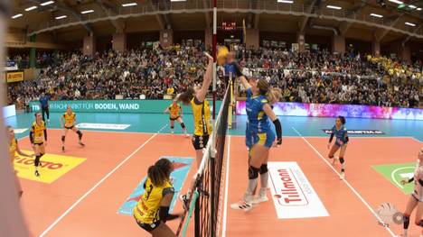Der VfB Suhl Lotto Thüringen und der SSC Palmberg Schwerin lieferten sich im ersten Spiel ihrer Viertelfinalserie einen epischen Volleyball-Krimi. Auch das zweite Match ließ für die Zuschauer keine Wünsche offen.