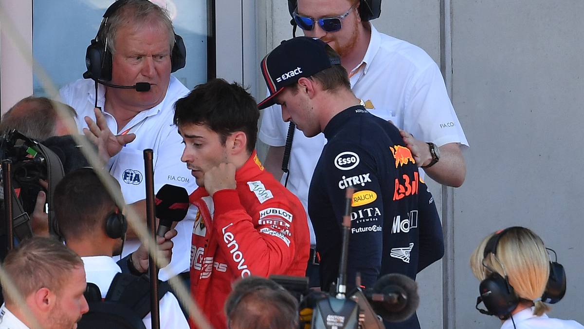 Das macht das Racing härter und unterhaltsamer. Viele wollen das sehen. Bis sich zwei Autos mit Highspeed mit den Rädern verhaken und fliegen gehen. Es sind Open-Wheelers und keine Sportwagen mit geschlossenen Reifenkästen. Mal sehen und hören, welche Reaktionen und Diskussionen es dann gibt…