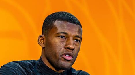 Mit Blick auf das EM-Achtelfinale gegen Tschechien in Budapest fordert Georginio Wijnaldum die UEFA zum Handeln bei rassistischen Vorfällen während der EM auf.