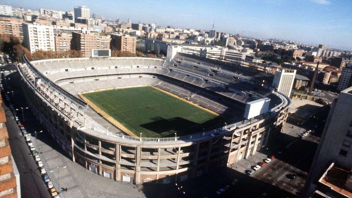 125.000: Das Halbfinale 1964 zwischen Spanien und Ungarn im Santiago Bernabeu Stadion von Madrid sahen 125.000 Zuschauer - Rekord. Bei der EM 1972 wollten das Halbfinale zwischen der UdSSR und Ungarn im belgischen Anderlecht nur 1700 Menschen sehen - Minuswert